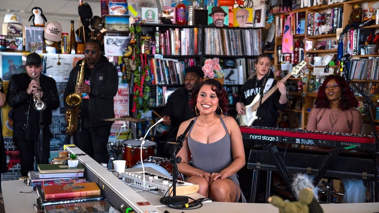 NPR Tiny Desk Concerts - Season 16 Episode 40 : RAYE