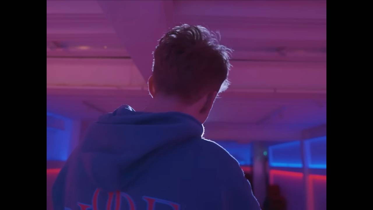 Nuk po shkohet mirë backdrop