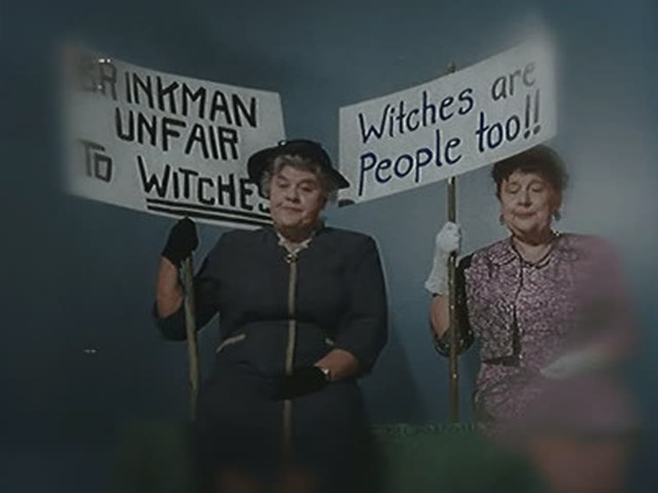Bewitched - Season 1 Episode 7 : The Witches Are Out