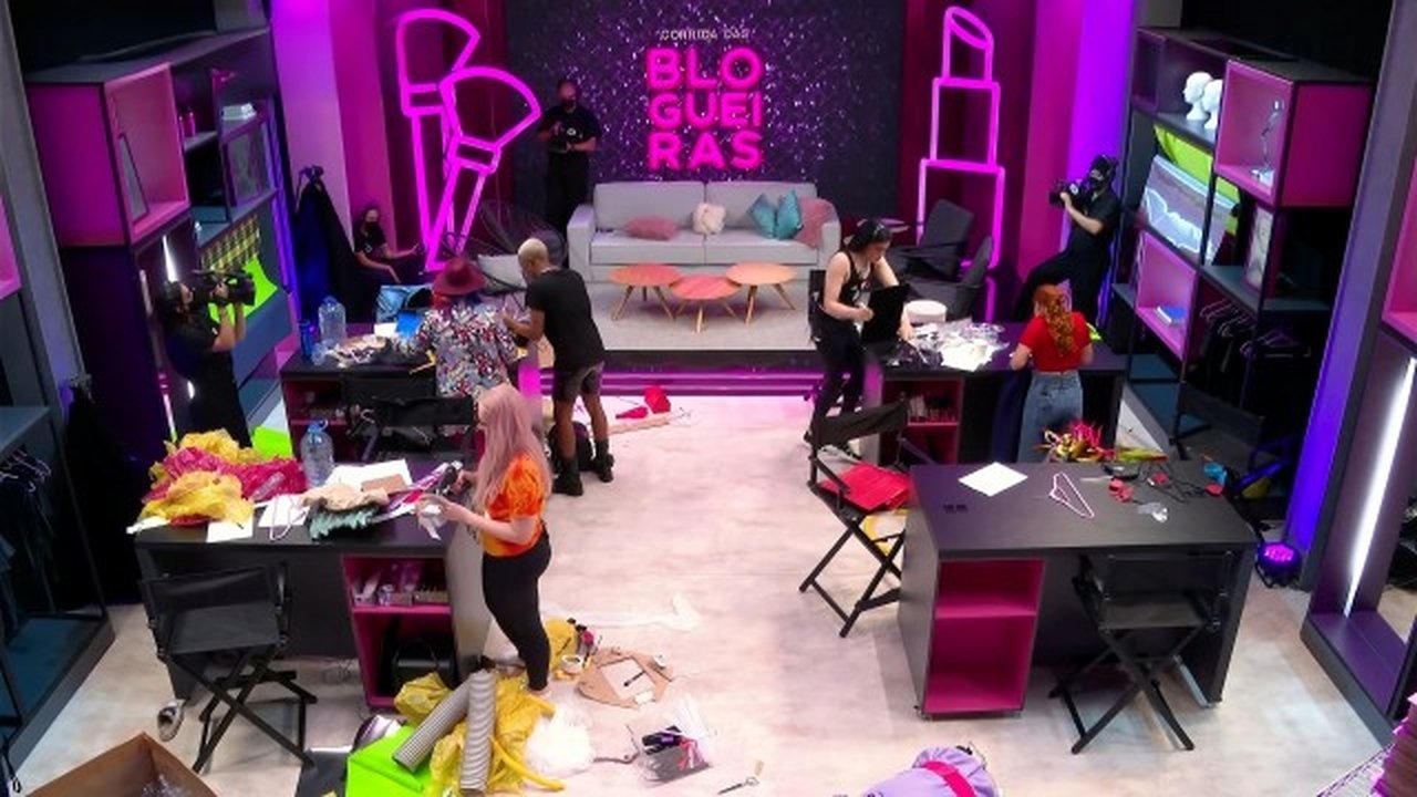 Corrida das Blogueiras - Season 3 Episode 4 : Night of Hot Glue Super Heroes