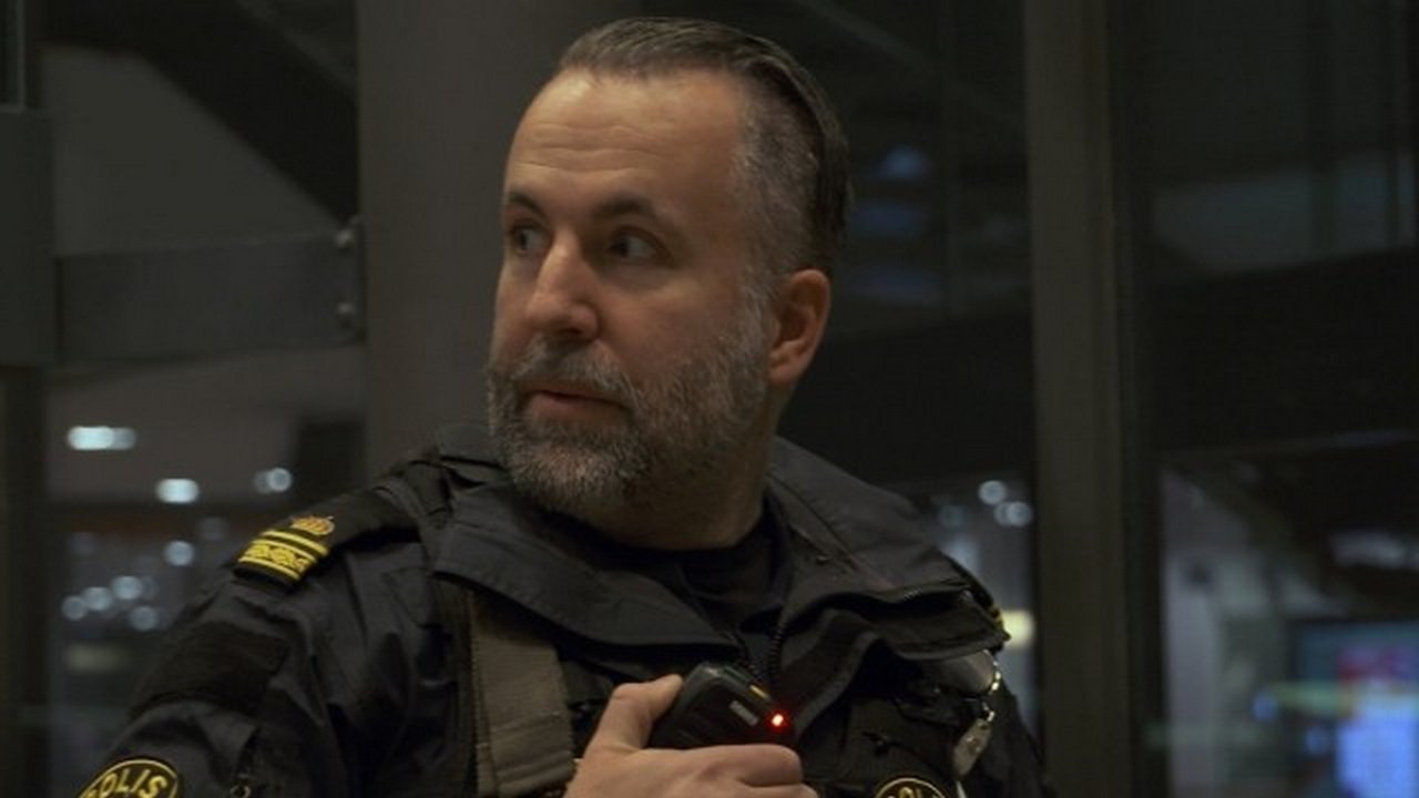 Border Control: Sweden - Season 5 Episode 9 : Assault alarm
