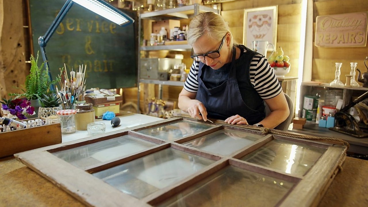 The Repair Shop on the Road - Season 1 Episode 1 : Ayrshire - Restoring Robert Burns Graffiti
