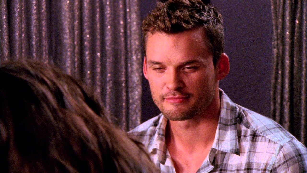 One Tree Hill - Season 7 Episode 3 : Hold My Hand as I'm Lowered
