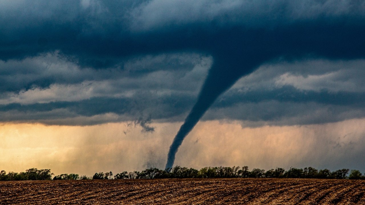 In the Eye of the Storm - Season 2 Episode 4 : Nebraska Super Outbreak