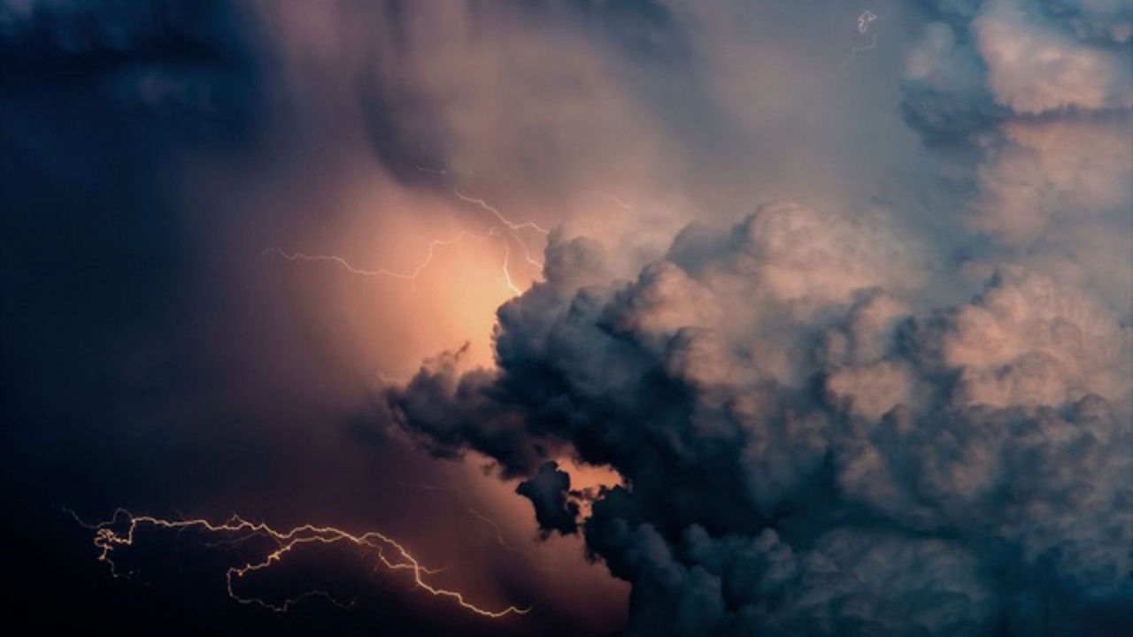 Tech Now - Season 1 Episode 17 : Cloud Seeding and Conspiracy Theories