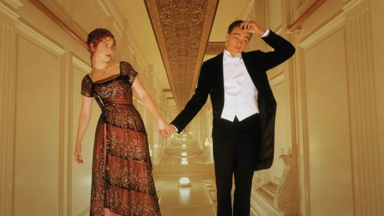 Titanic background 158