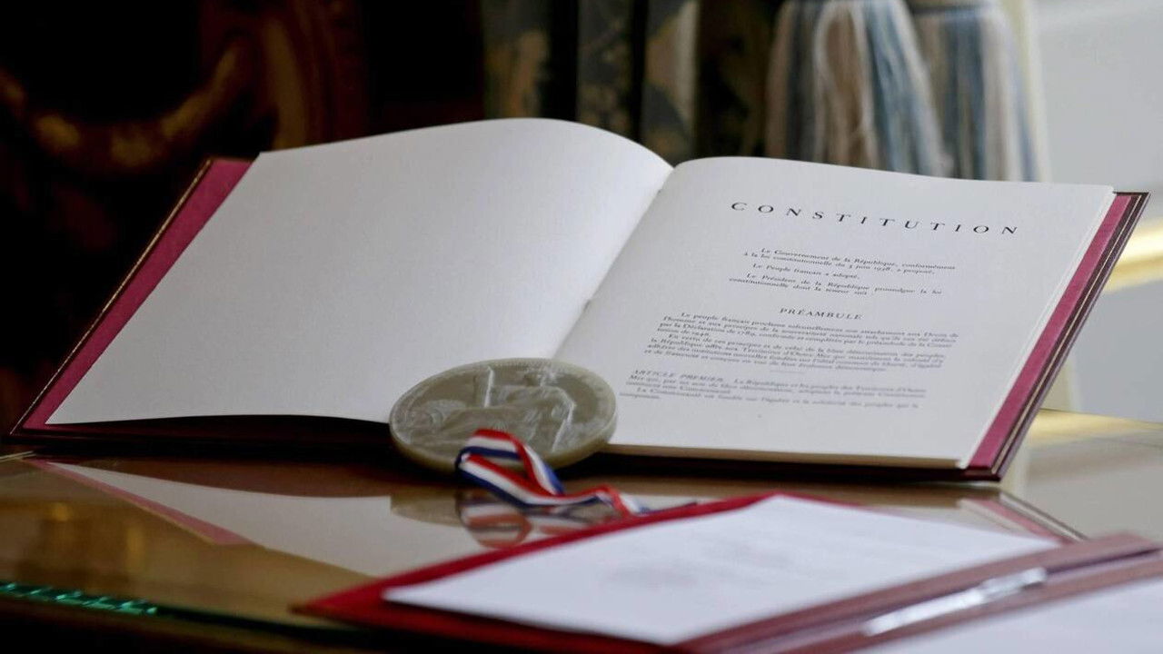 La Ve, une constitution sur mesure ? backdrop