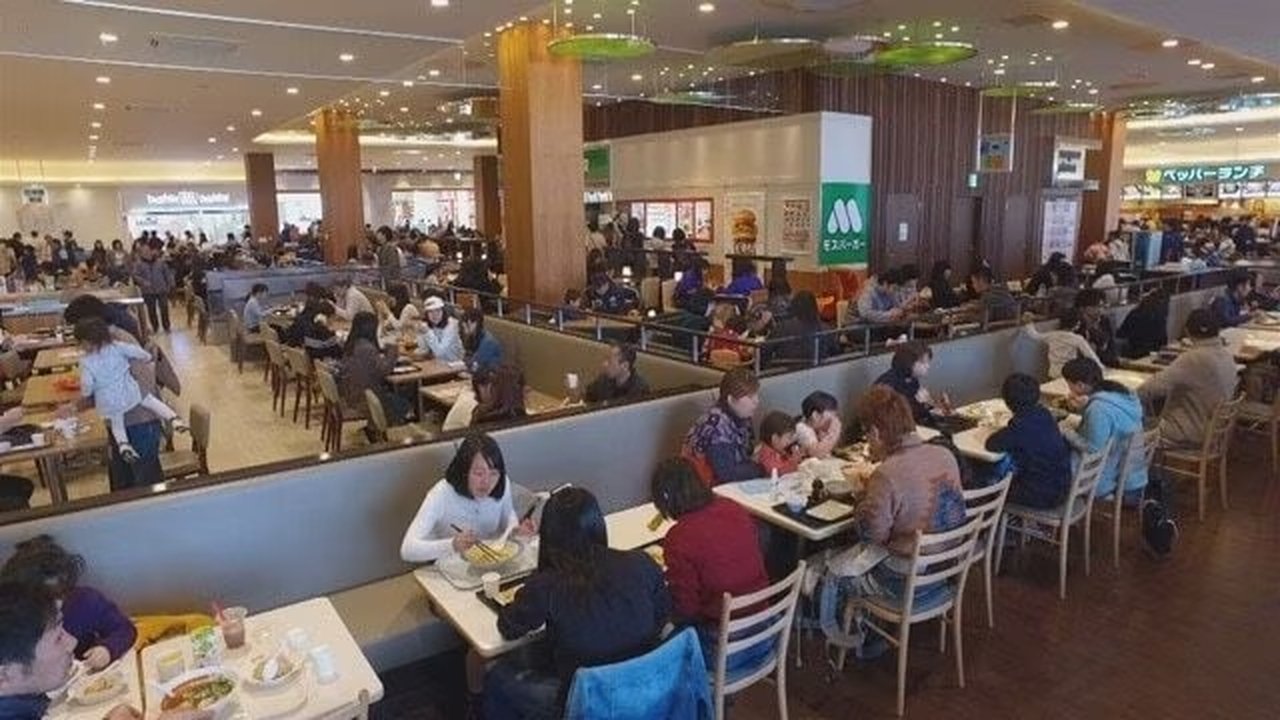Document 72 Hours - Season 7 Episode 16 : Gunma, Isesaki, at the usual food court