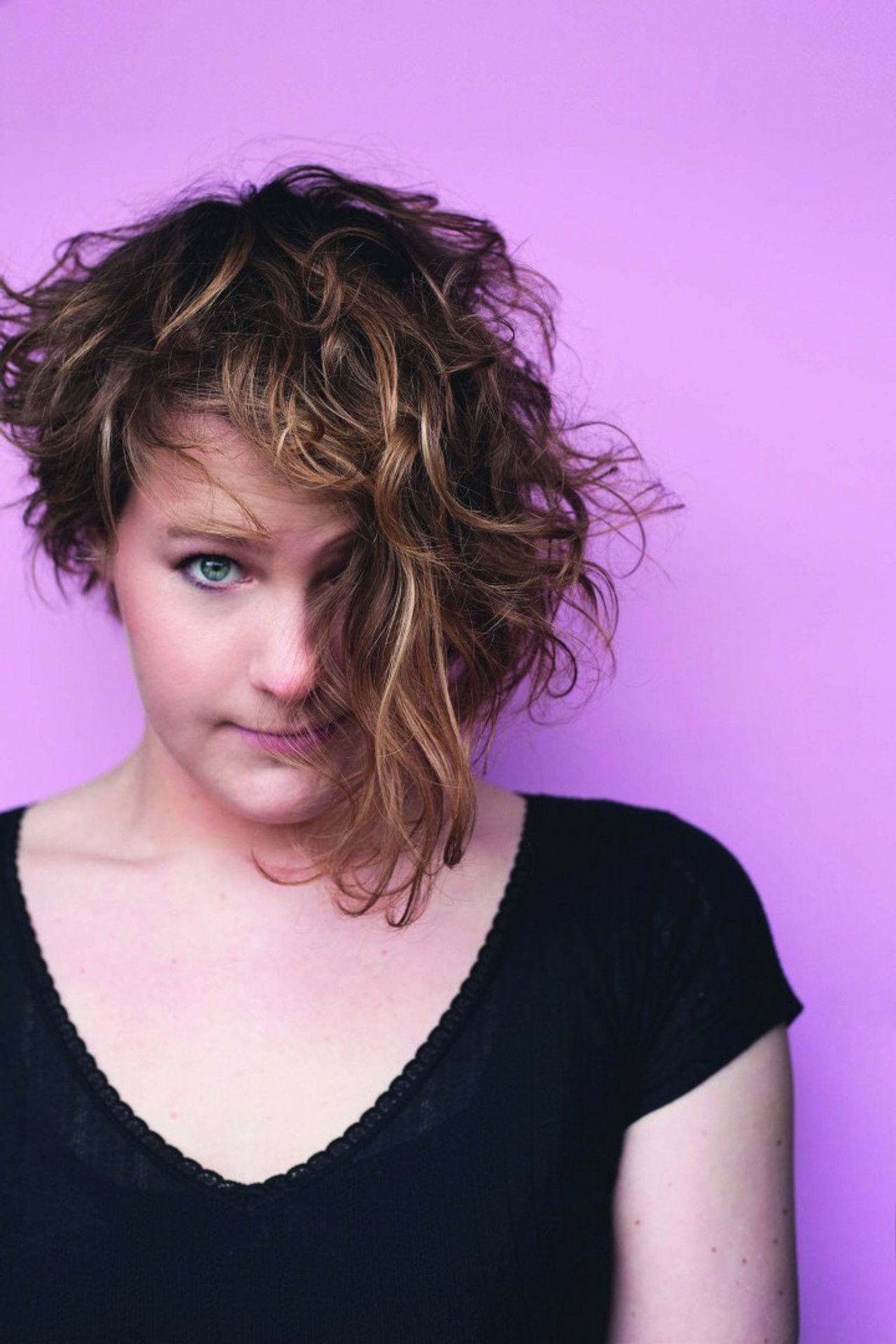 Kiki Schippers: Wie Kijkt? Backdrop