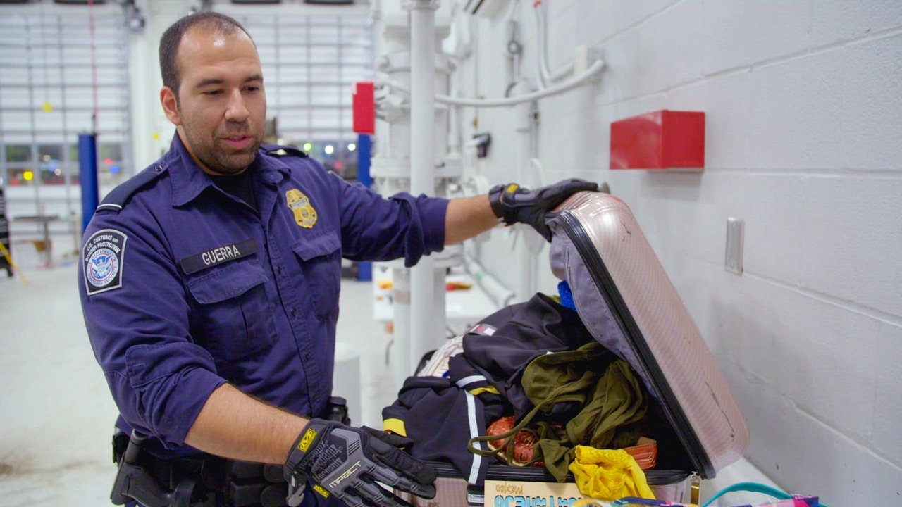 Contraband: Seized at the Border - Season 5 Episode 4 : Pulp Addiction