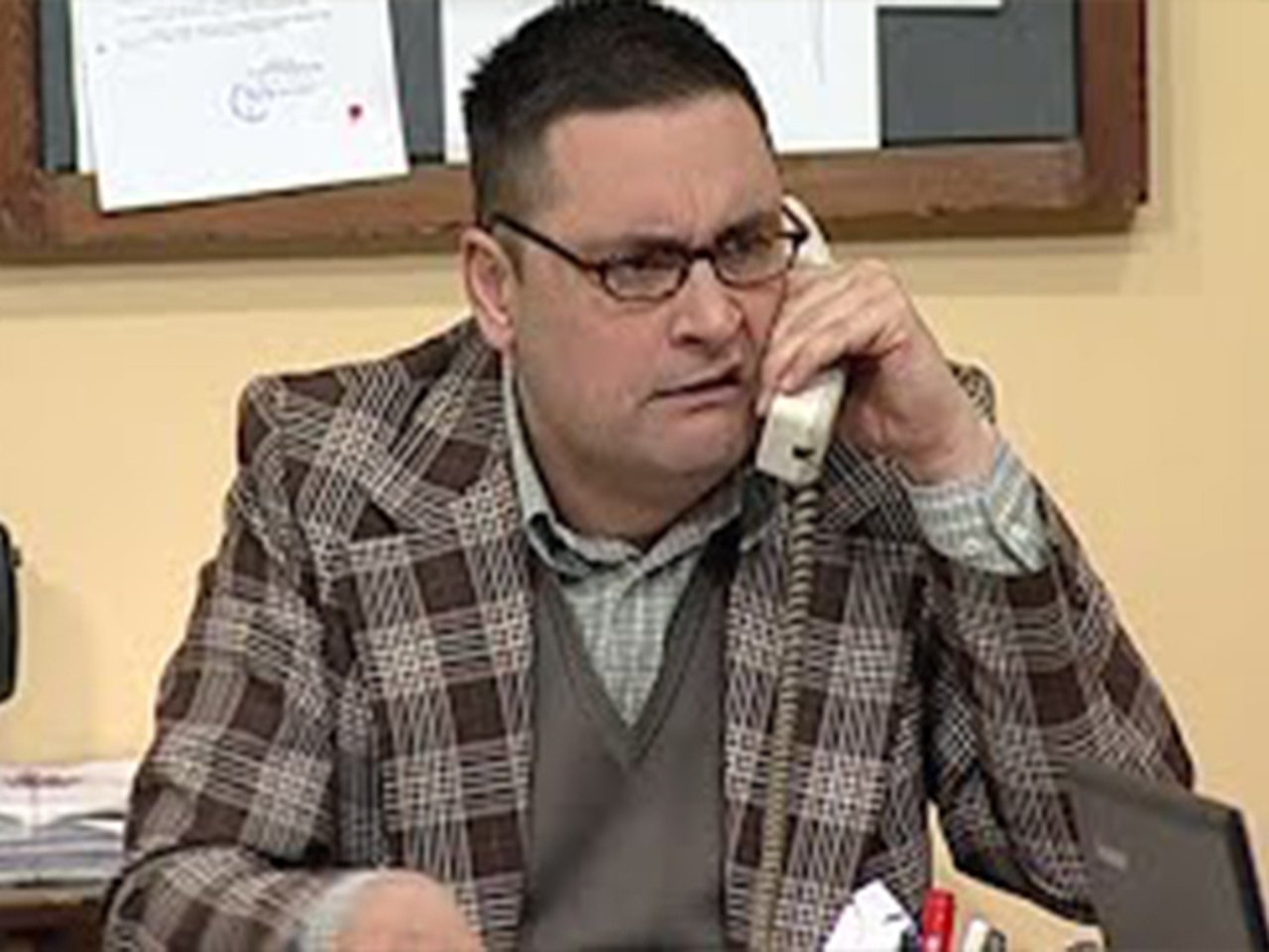 Government Job - Season 3 Episode 76 : 477 Poziv