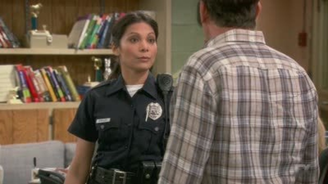 Anger Management - Season 2 Episode 60 : Charlie Cops a Feel