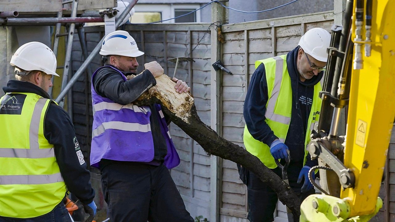 DIY SOS - Season 33 Episode 4 : Scott Siblings' New Chapter