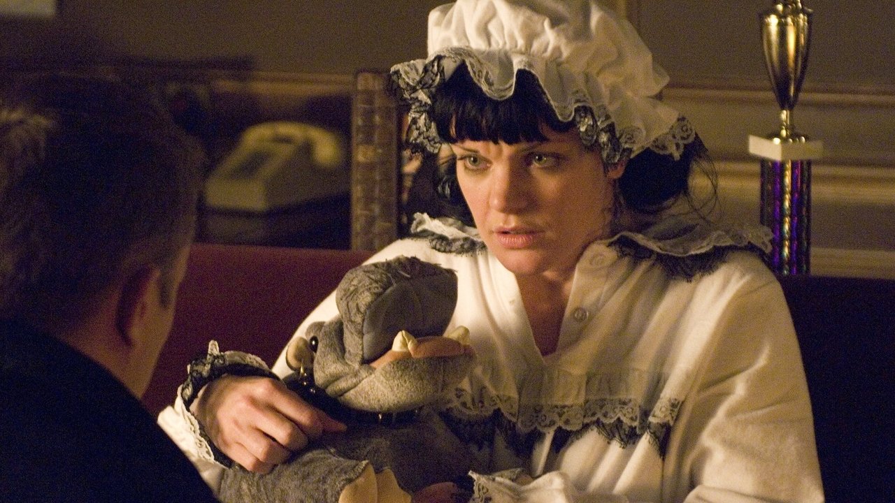 NCIS - Season 4 Episode 20 : Cover Story