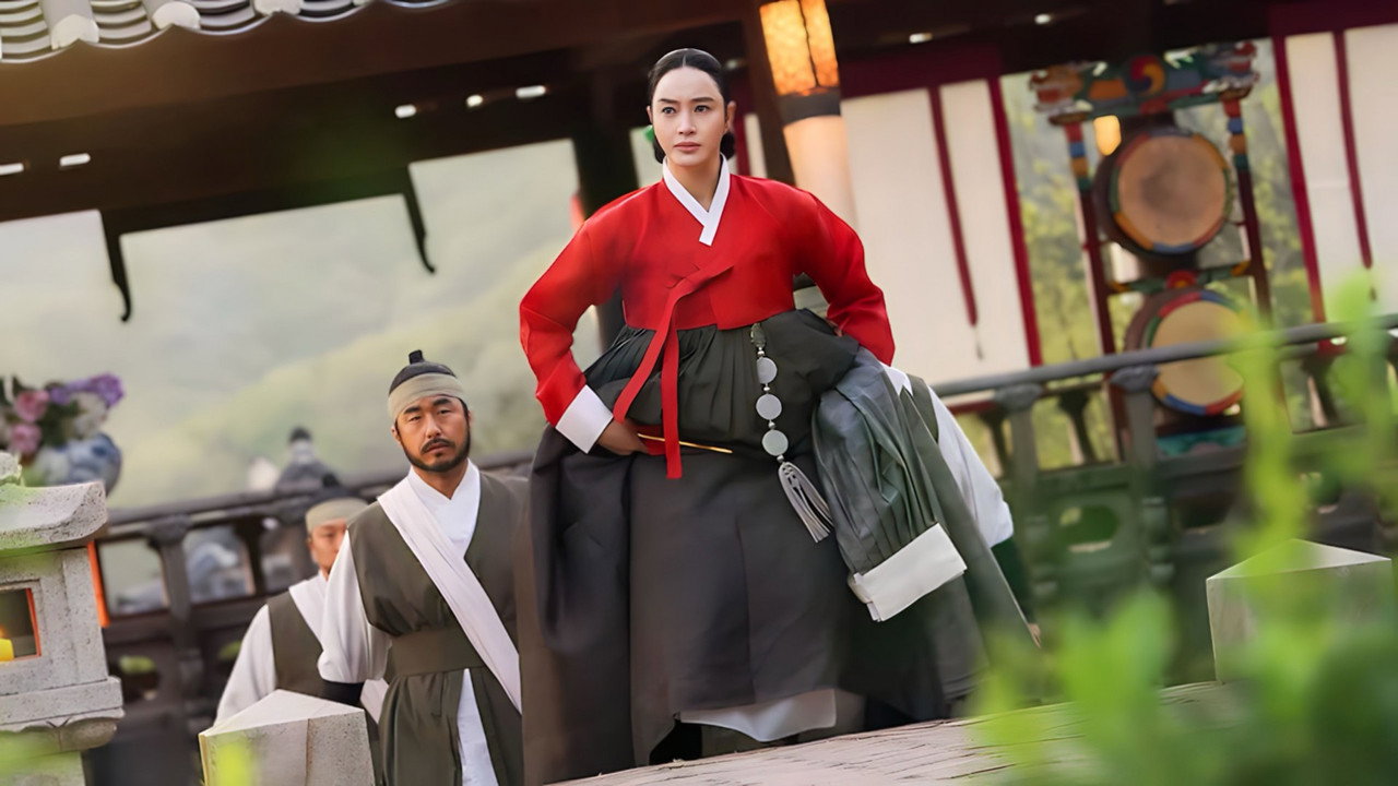 Dưới Bóng Trung Điện: Khi Bản Năng Mẫu Tử Trở Thành Cuộc Cách Mạng Chính Trị Tại Joseon cinematic still