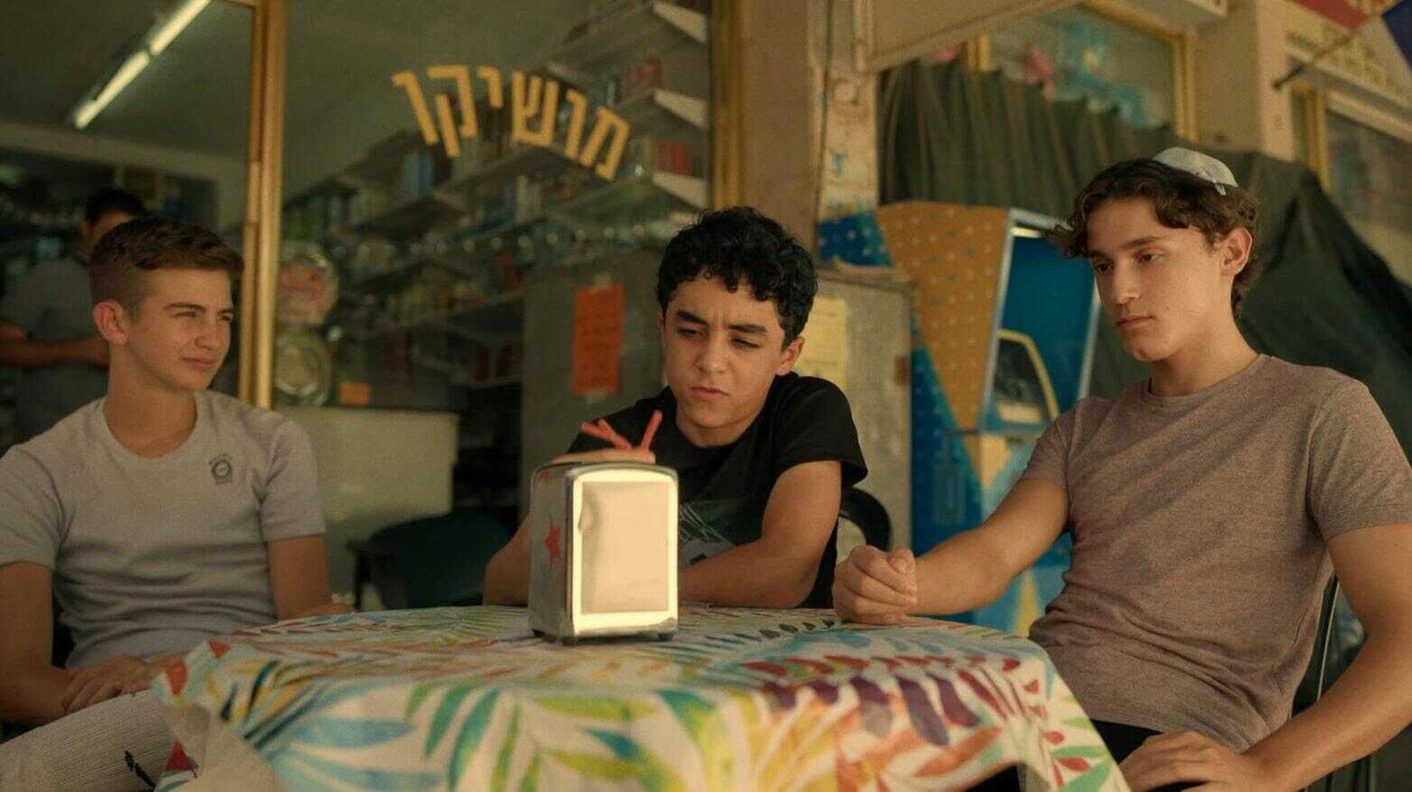 אל עצמי backdrop