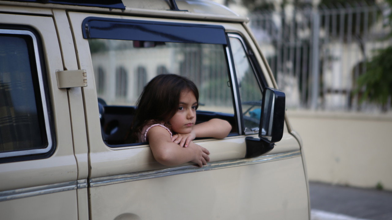 Eu, a Kombi e a Garotinha que Encontrei no Meio do Caminho backdrop