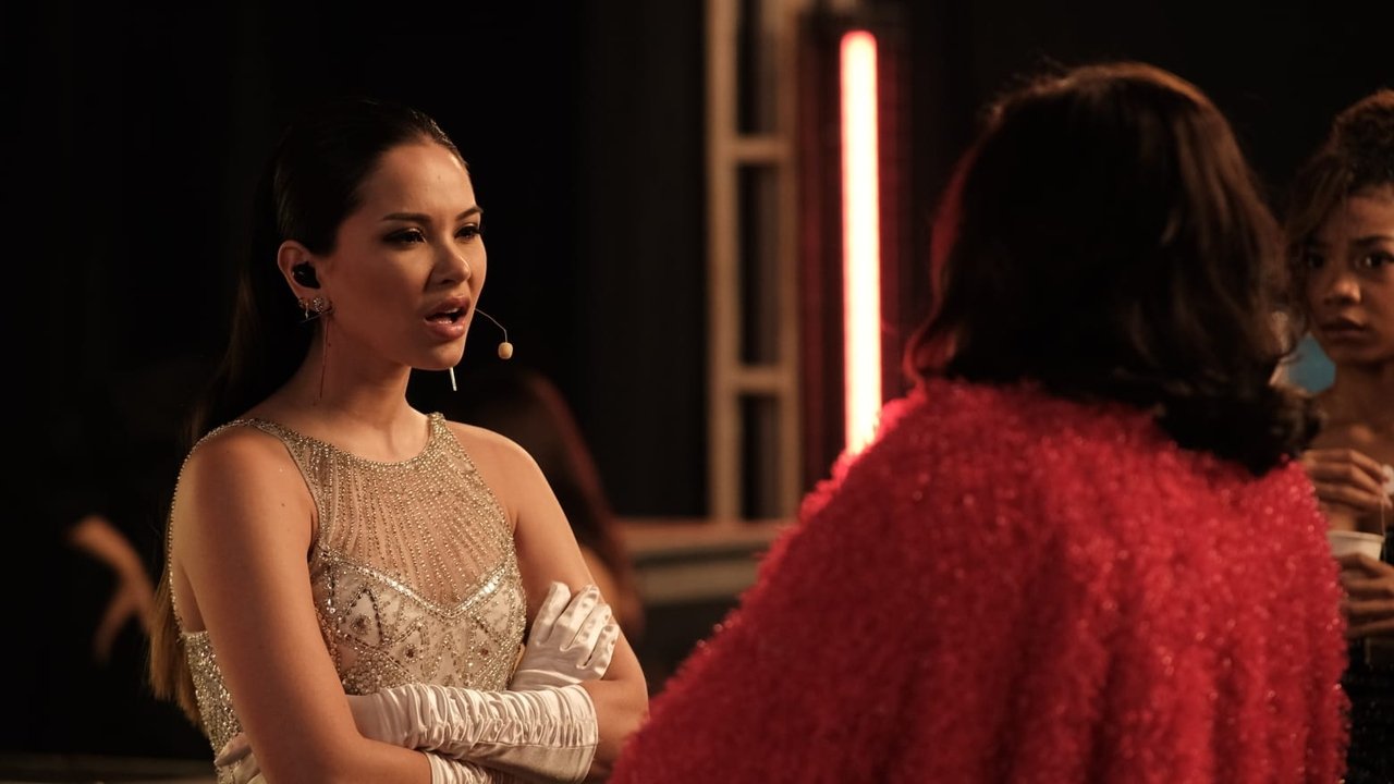 200 Pounds Beauty backdrop