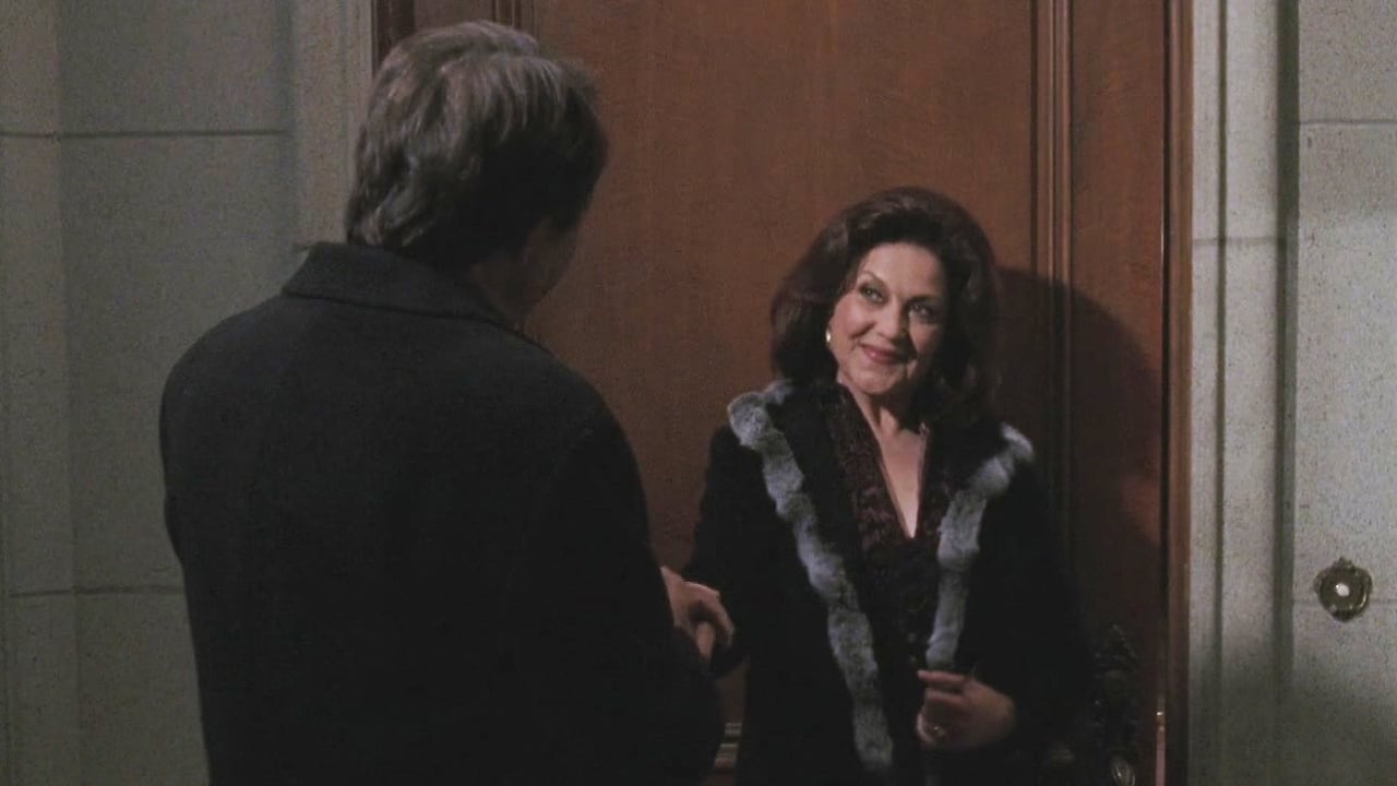 Gilmore Girls - Season 5 Episode 9 : Emily Says Hello