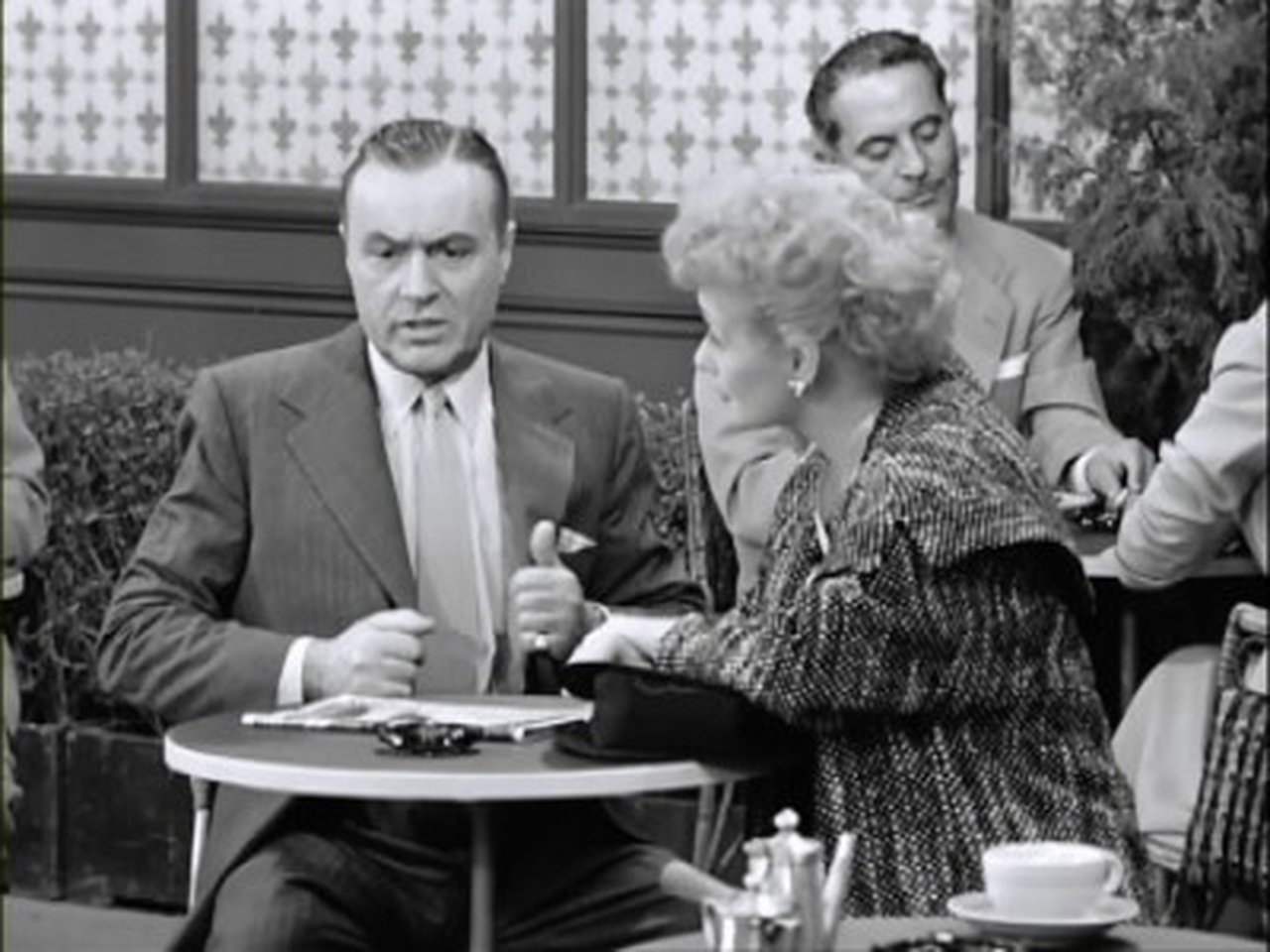 I Love Lucy - Season 5 Episode 19 : Lucy Meets Charles Boyer