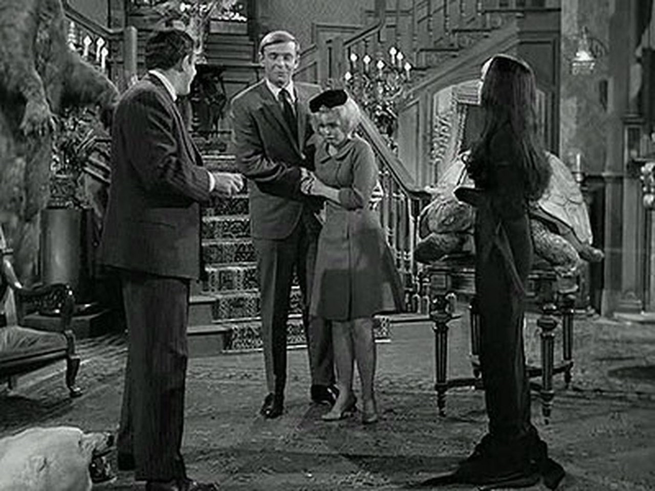 The Addams Family - Season 1 Episode 9 : The New Neighbors Meet the Addams Family