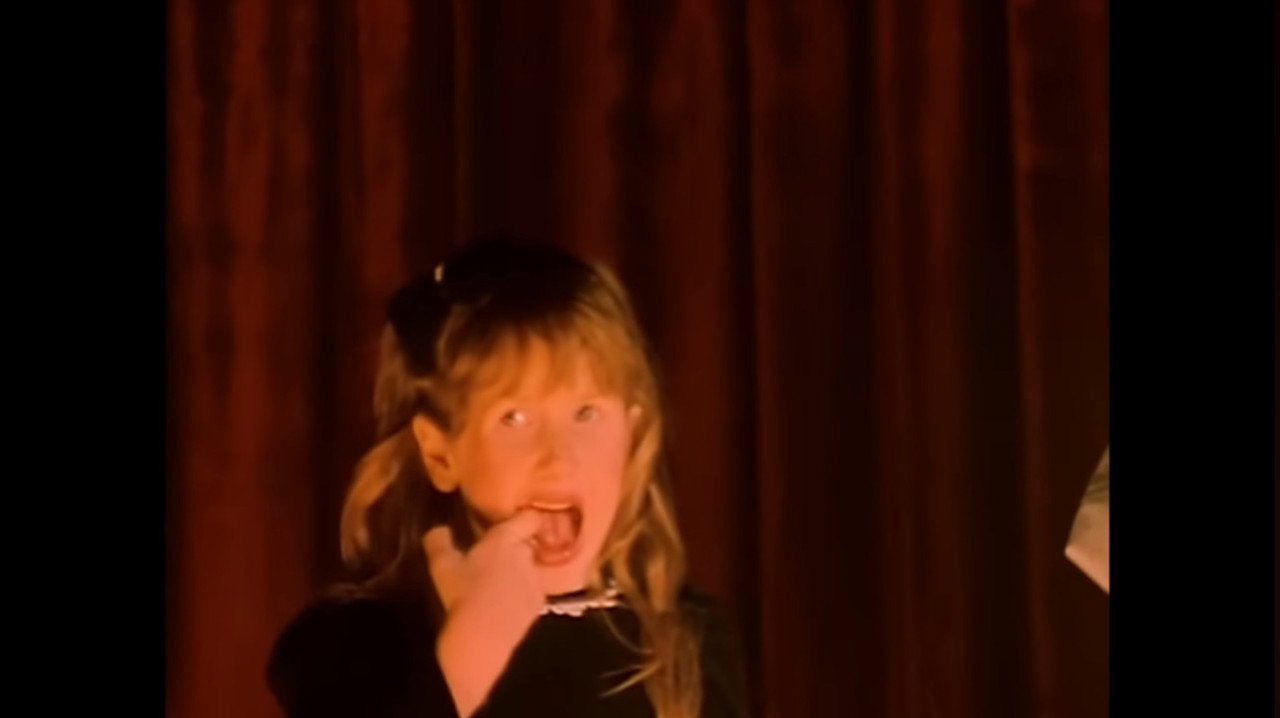 Hole: Violet backdrop