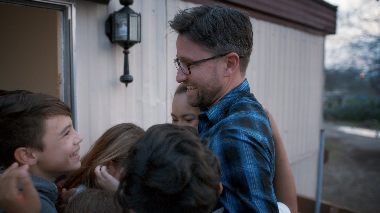 Immagine di copertina del trailer di Across