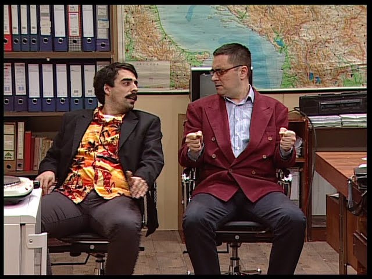 Government Job - Season 3 Episode 85 : 486 Fotelje