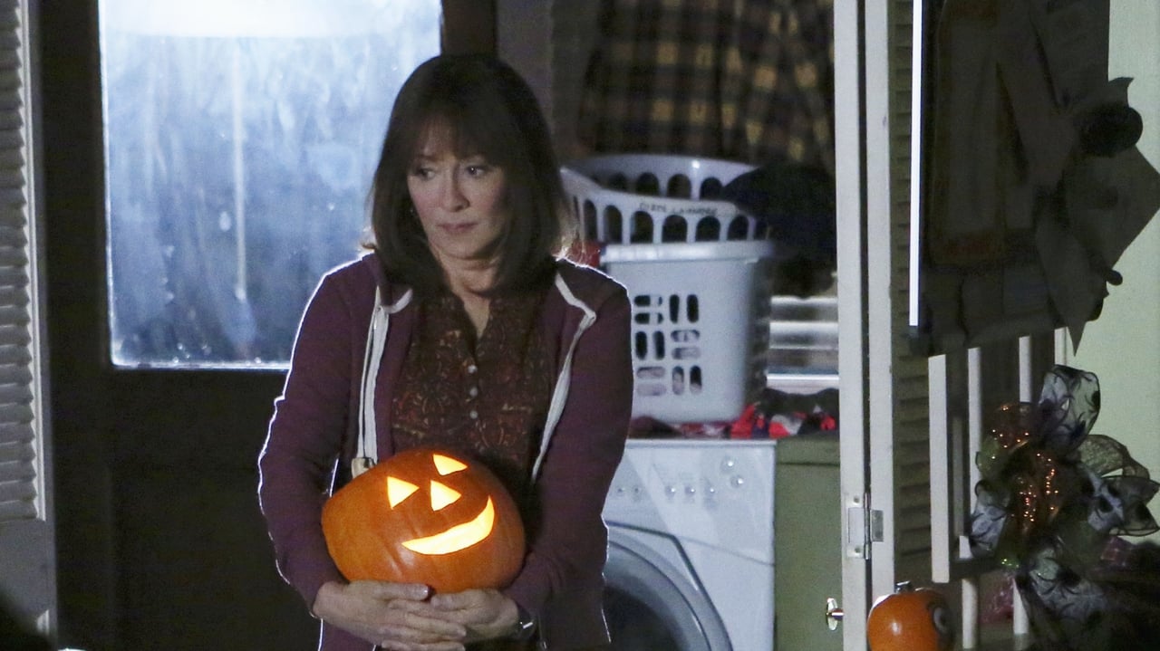 The Middle - Season 5 Episode 5 : Halloween IV: The Ghost Story