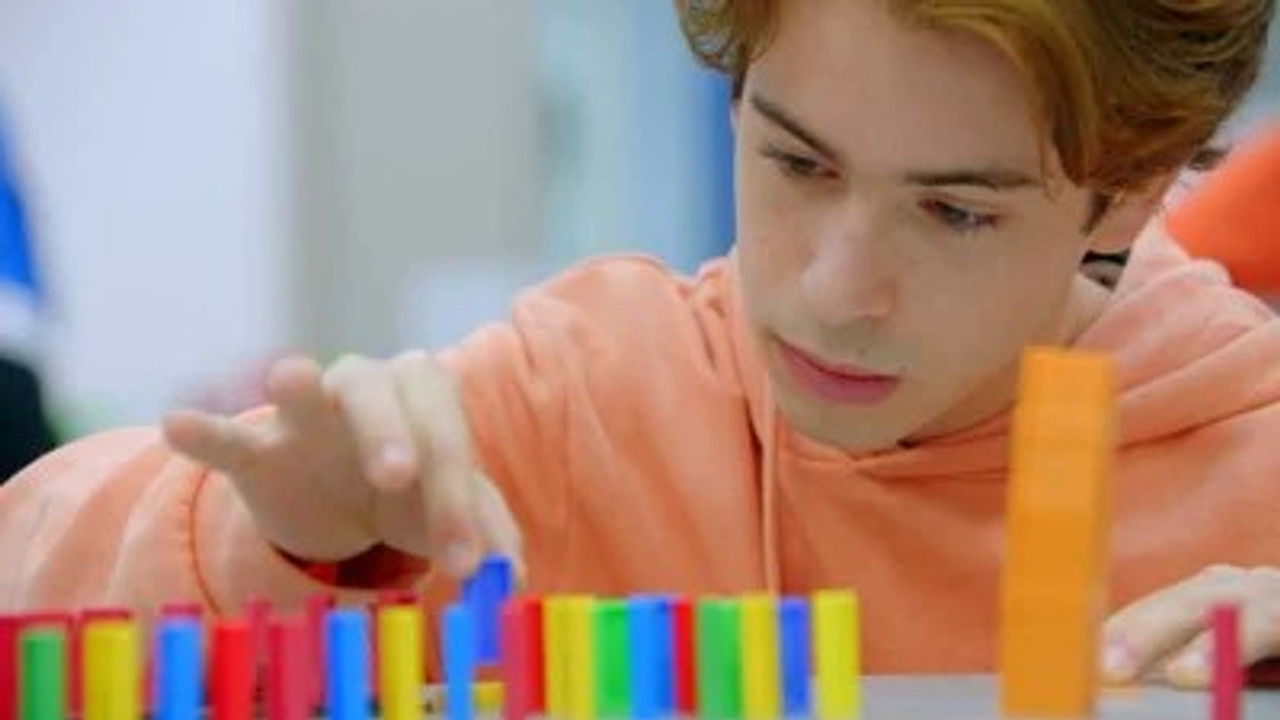 ASKIP, le collège se la raconte — Le jour des dominos