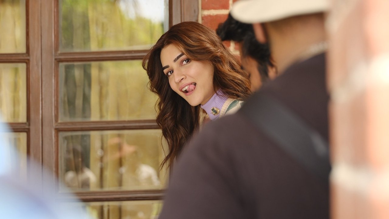 Tere Ishk Mein Movie Backdrop