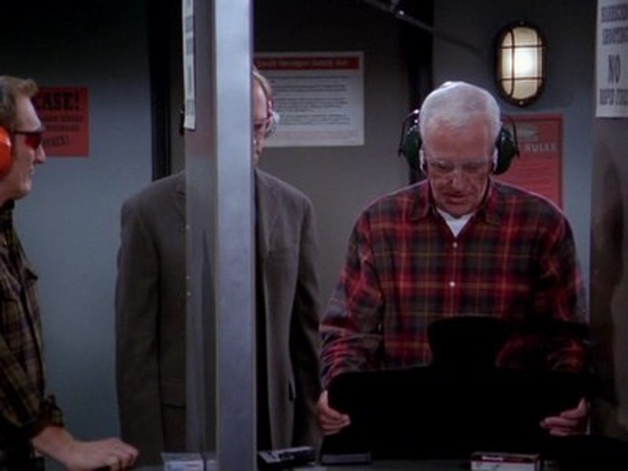 Frasier - Season 10 Episode 23 : Analyzed Kiss