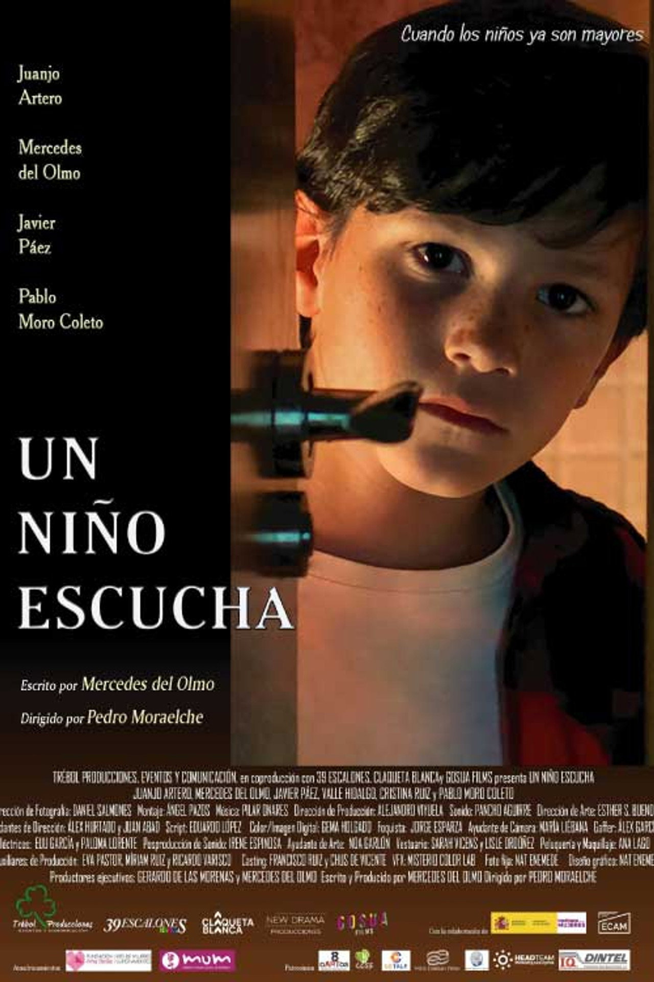 UN NIÑO ESCUCHA filmaffisch