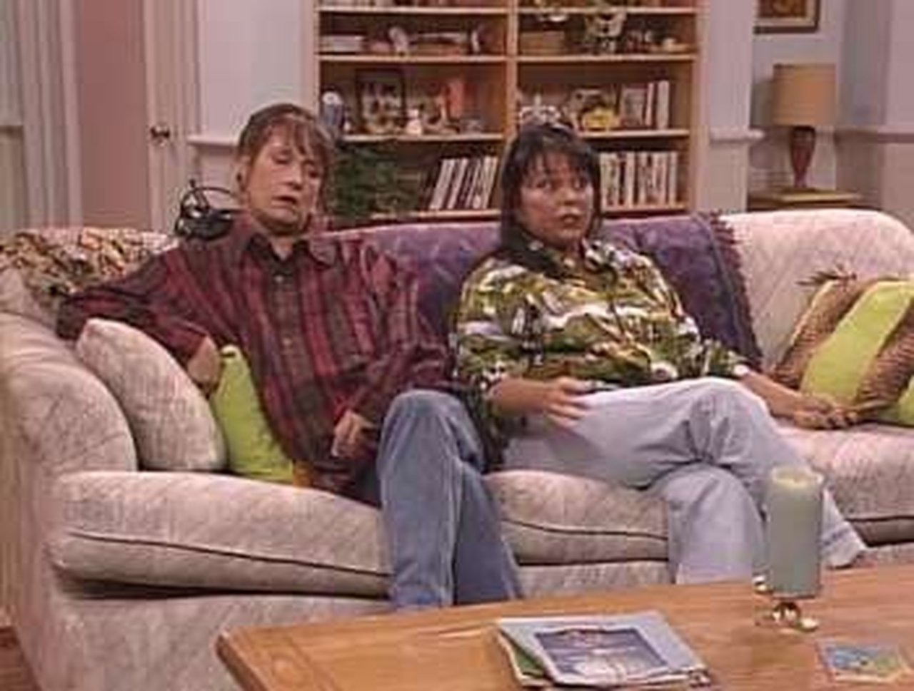 Roseanne - Season 6 Episode 8 : Guilt By Imagination