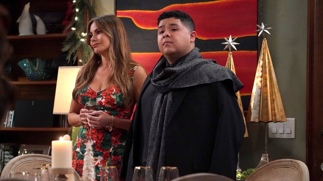 Modern Family - Season 11 Episode 9 : The Last Christmas