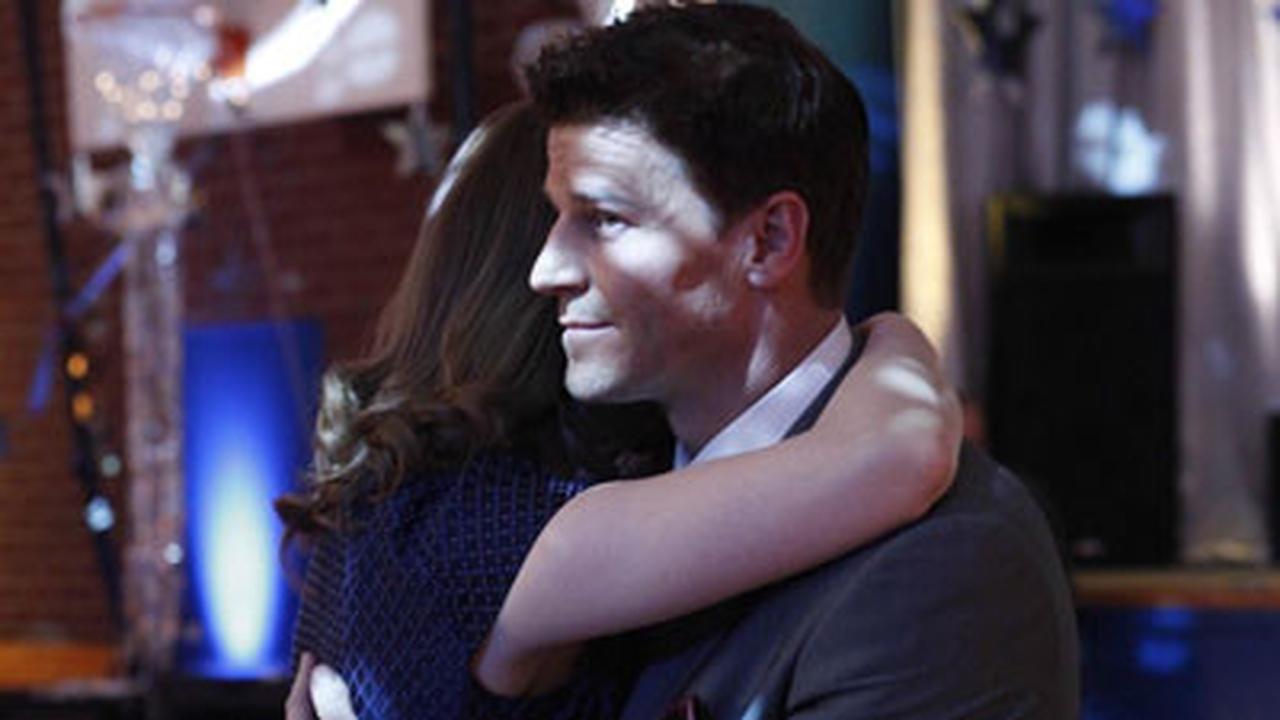 Bones - Season 5 Episode 17 : The Death of the Queen Bee