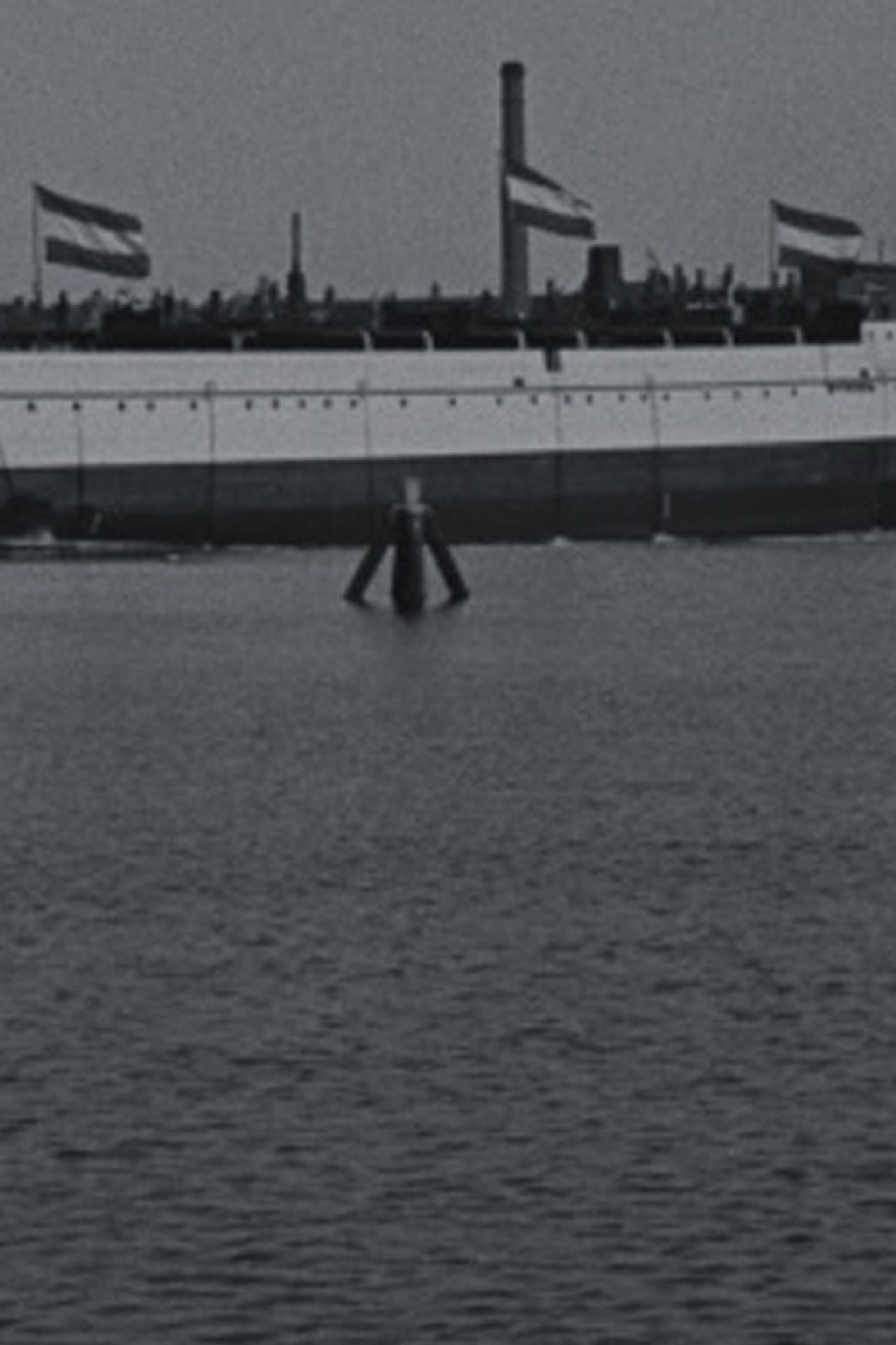 Te water laten van de 'Koningin Regentes' aan de marinewerf, 1900