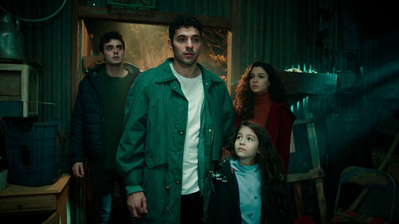 Kardeşlerim backdrop