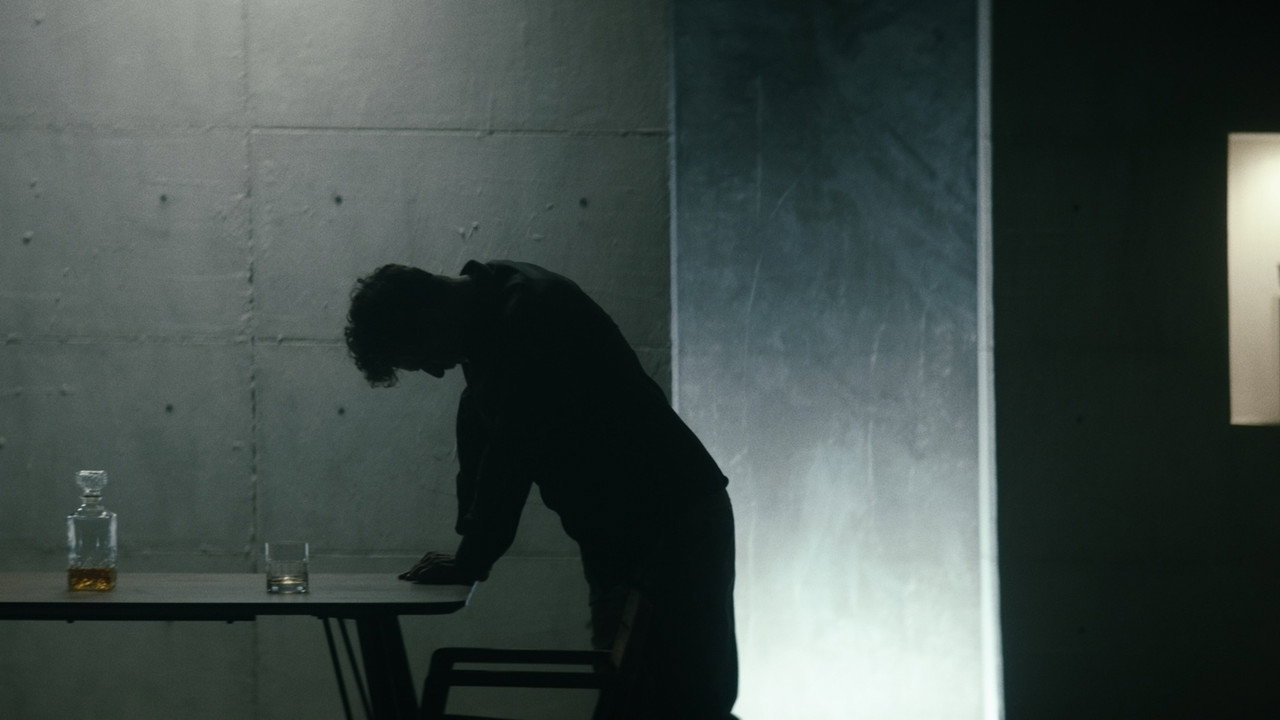 The interrogant backdrop