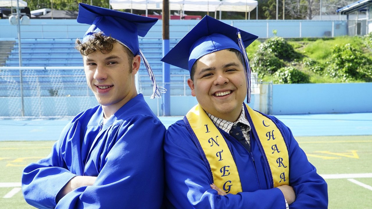 Modern Family - Season 8 Episode 22 : The Graduates