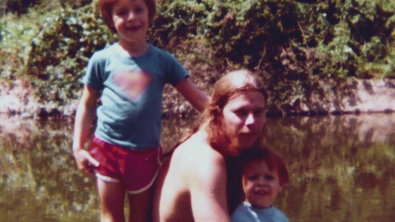 Buried In The Backyard - Season 1 Episode 9 : Two Counties, Two Bodies