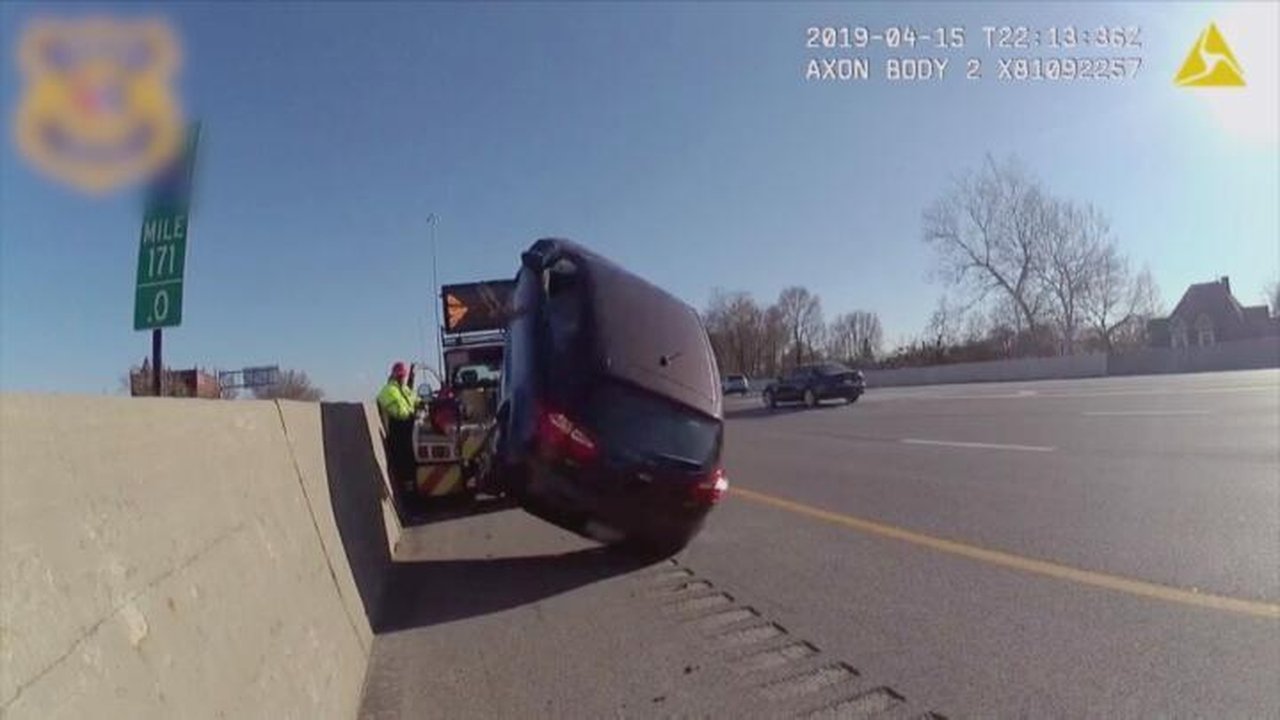 Road Wars - Season 4 Episode 12 : Flippin' Tow Truck