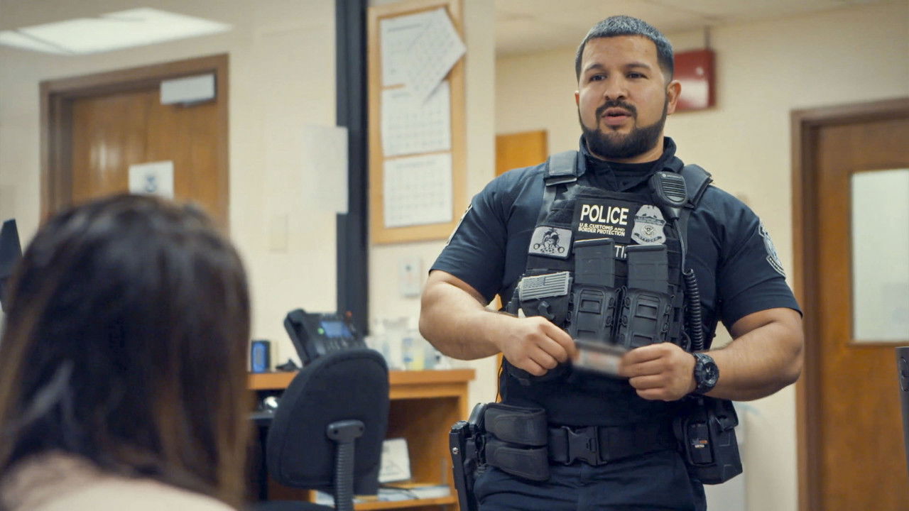 Contraband: Seized at the Border - Season 4 Episode 9 : Magazines in Socks