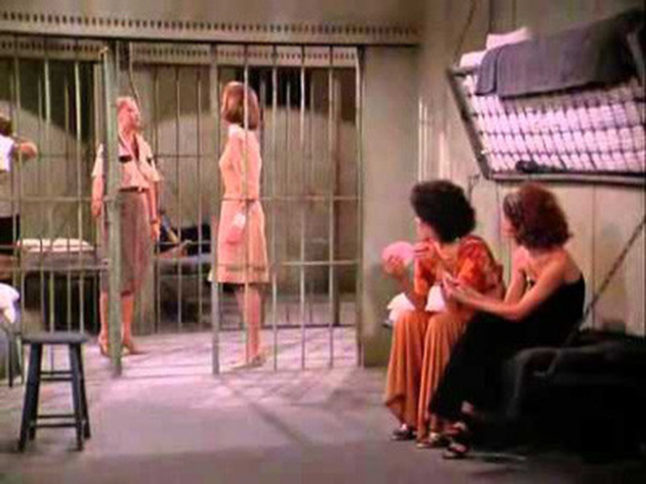 The Mary Tyler Moore Show - Season 5 Episode 1 : Will Mary Richards Go to Jail?