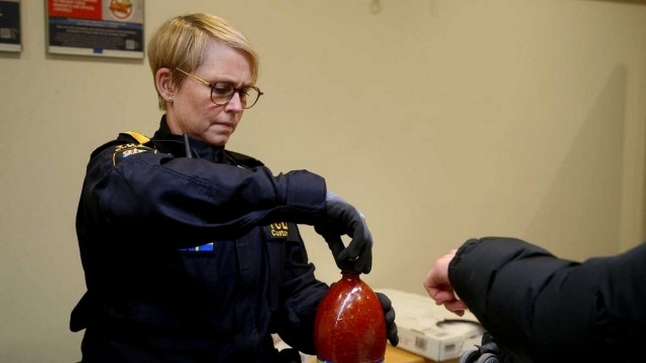 Border Control: Sweden - Season 3 Episode 11 : Timor Suspects Contraband