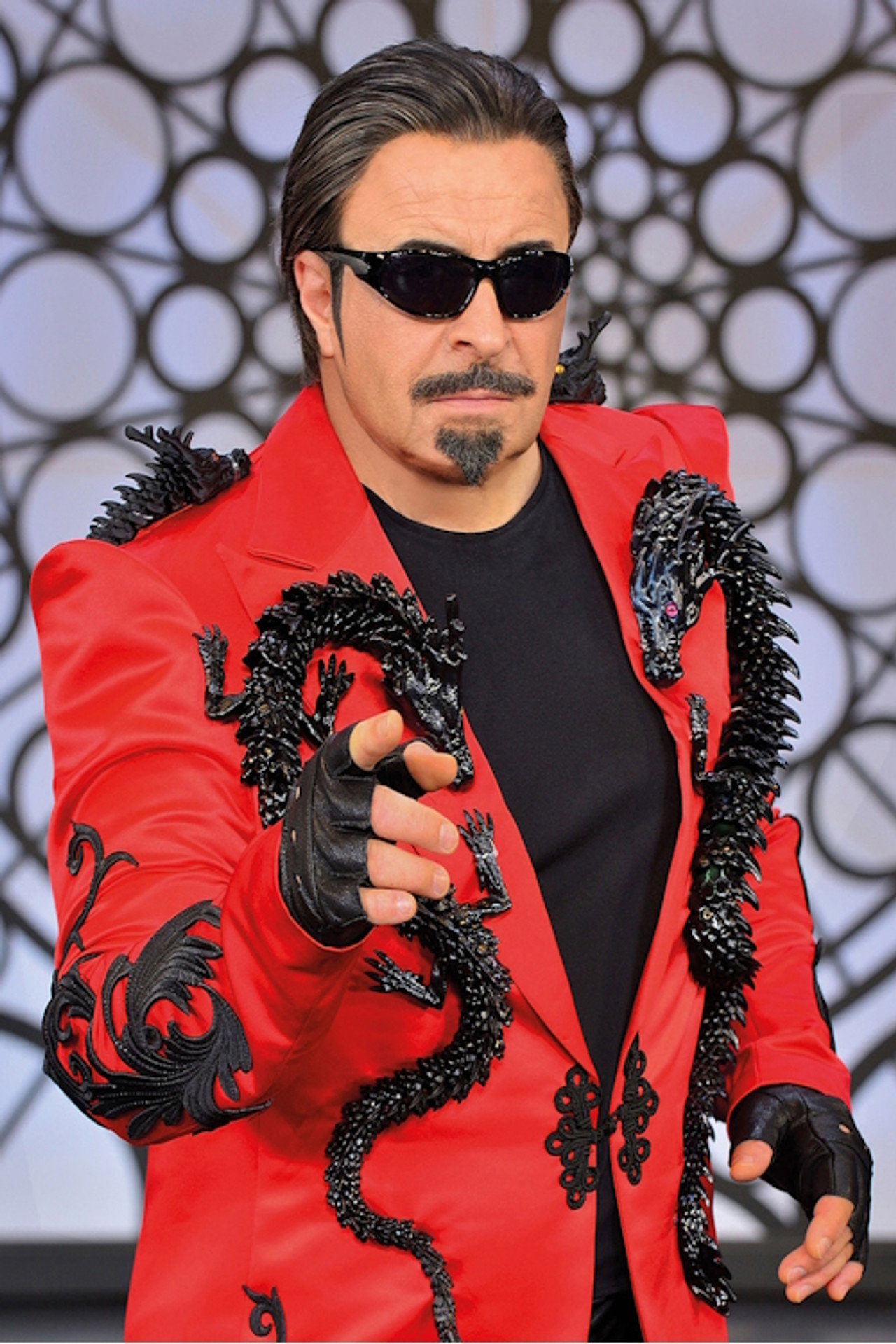 Notis Η Επιστροφή Backdrop