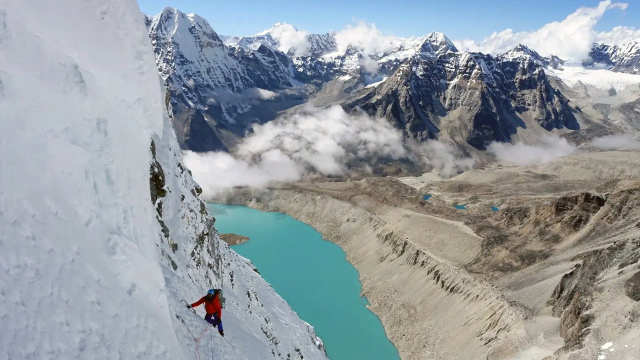 À l’Ombre du Chamlang backdrop