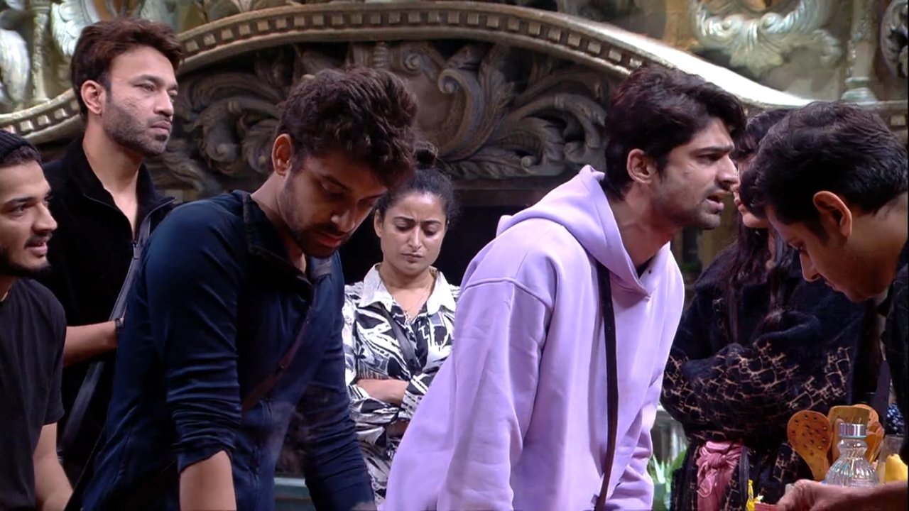 Bigg Boss - Season 17 Episode 54 : Batameezi Mat Kar!