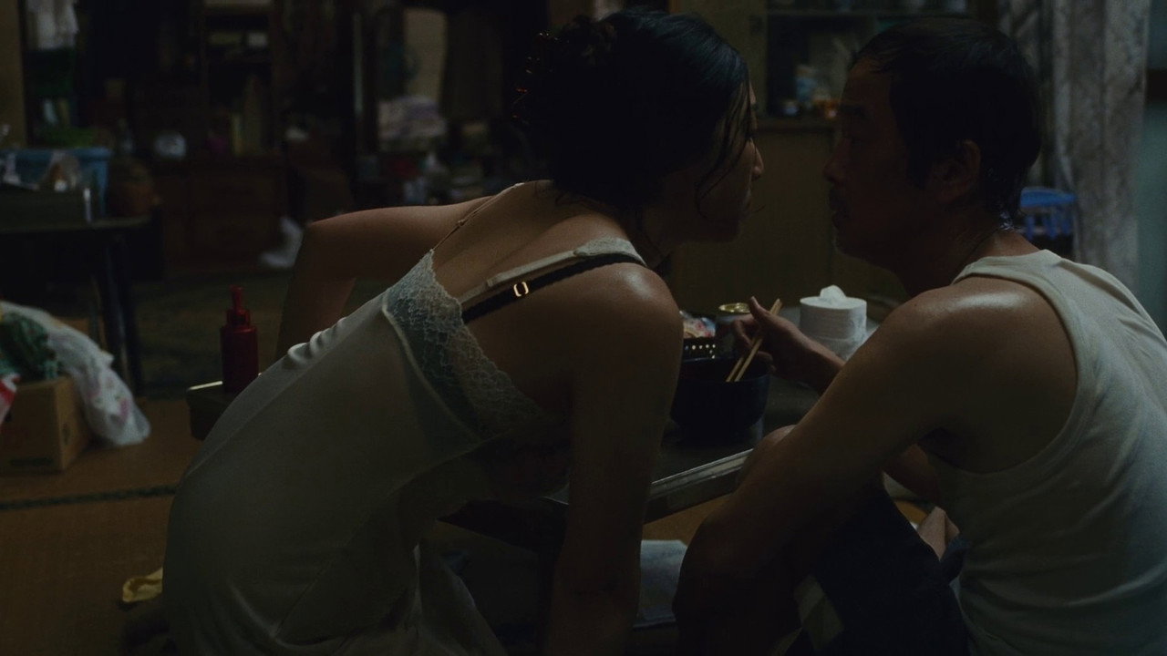 Shoplifters background 72