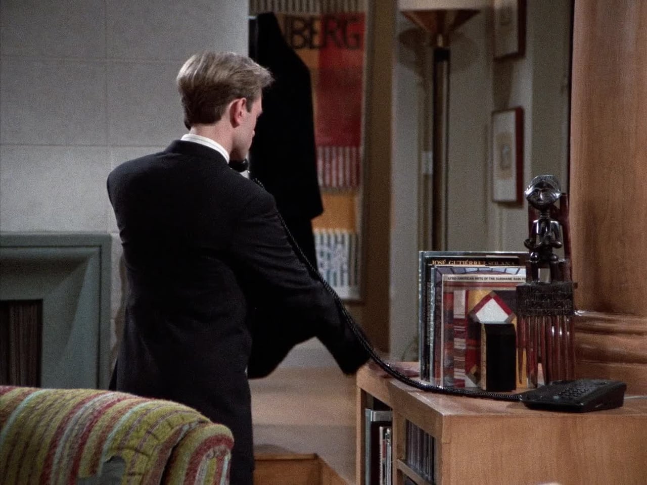 Frasier - Season 2 Episode 17 : Daphne's Room